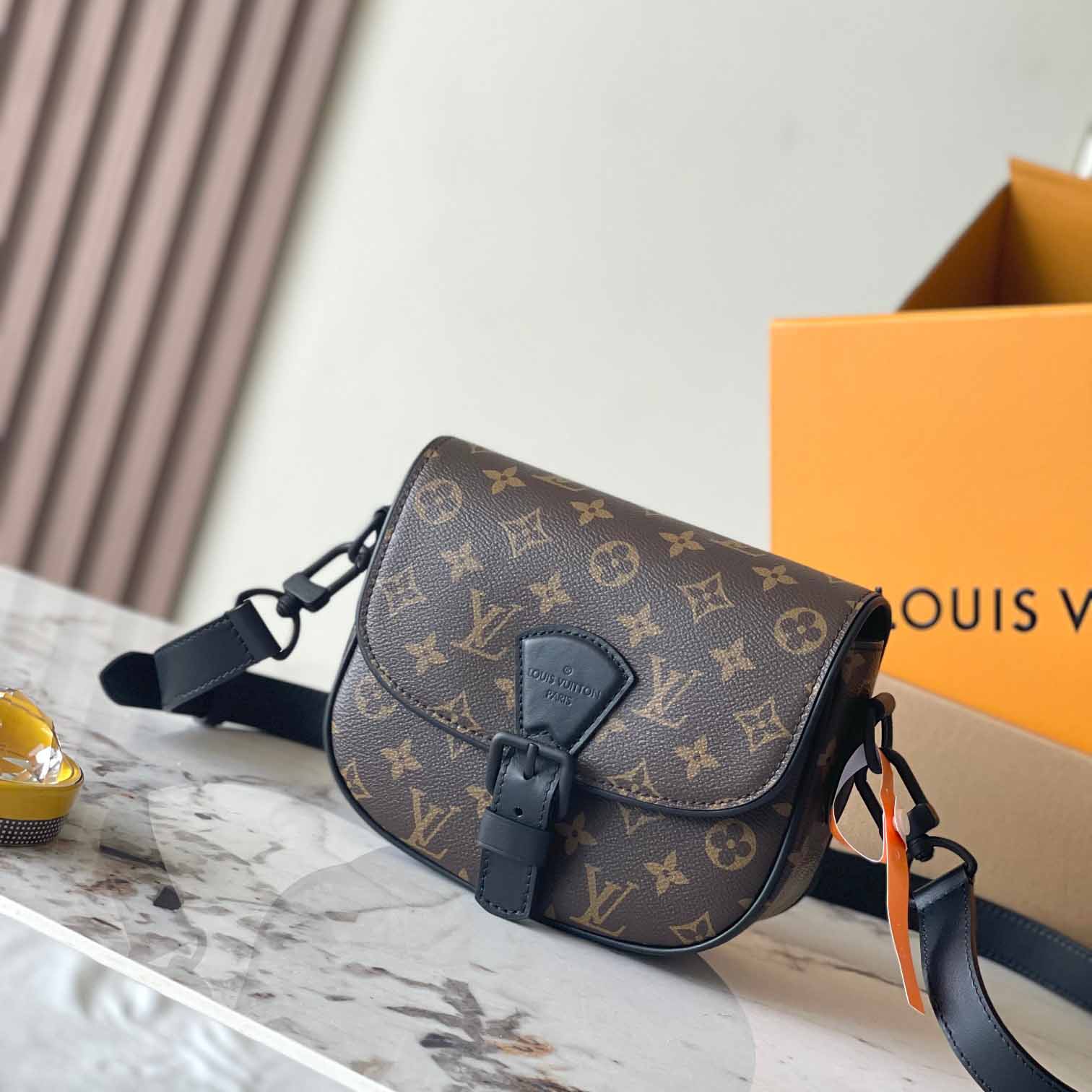 Louis Vuitton Montsouris Messenger PM​   M47060 - DesignerGu