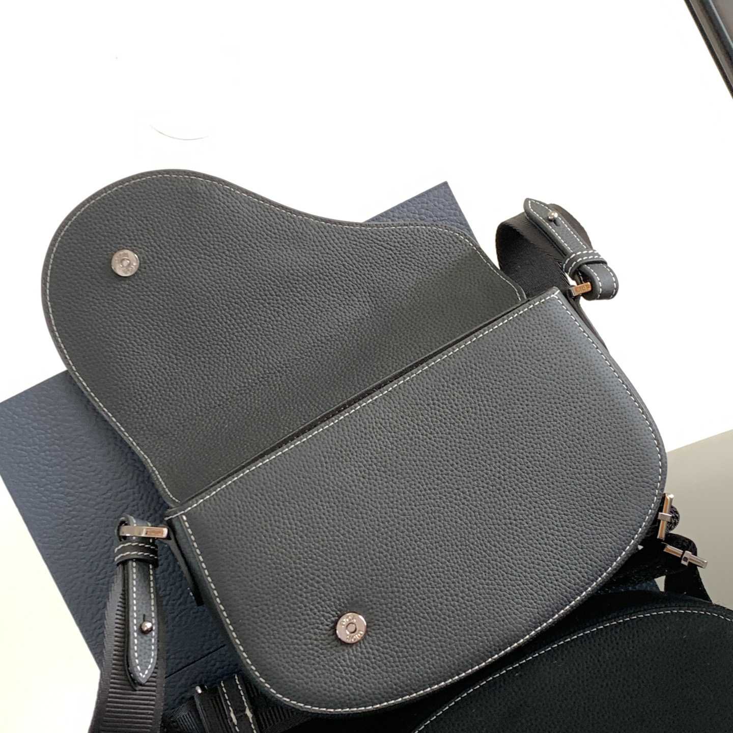 Dior Saddle Messenger Bag - DesignerGu