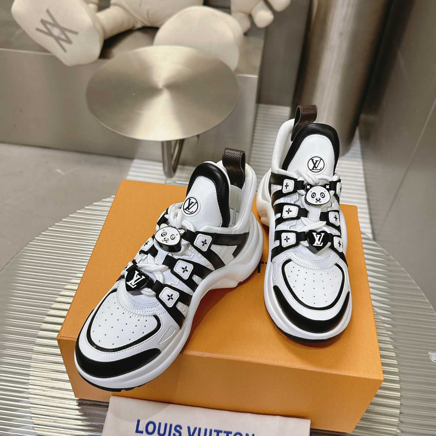 Louis Vuitton LV Archlight Sneaker   1AD2GJ - DesignerGu