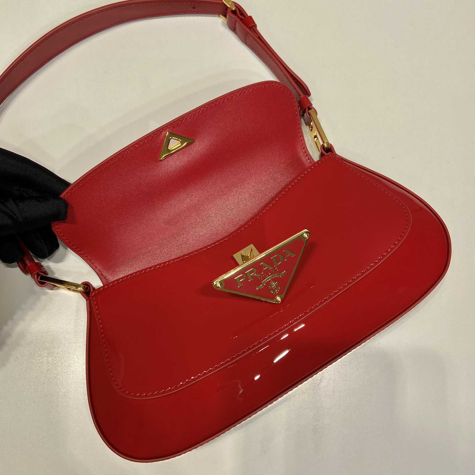 Prada Brushed Leather Shoulder Bag （24-11-4cm） - DesignerGu