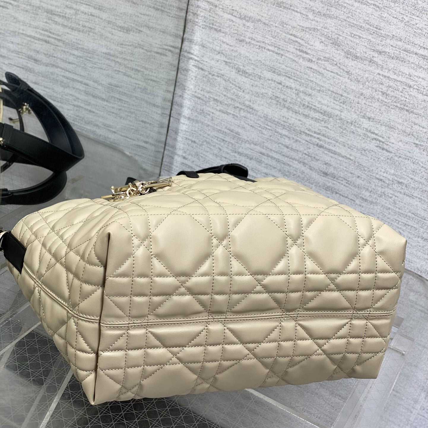 Dior Medium Dior Toujours Bag - DesignerGu