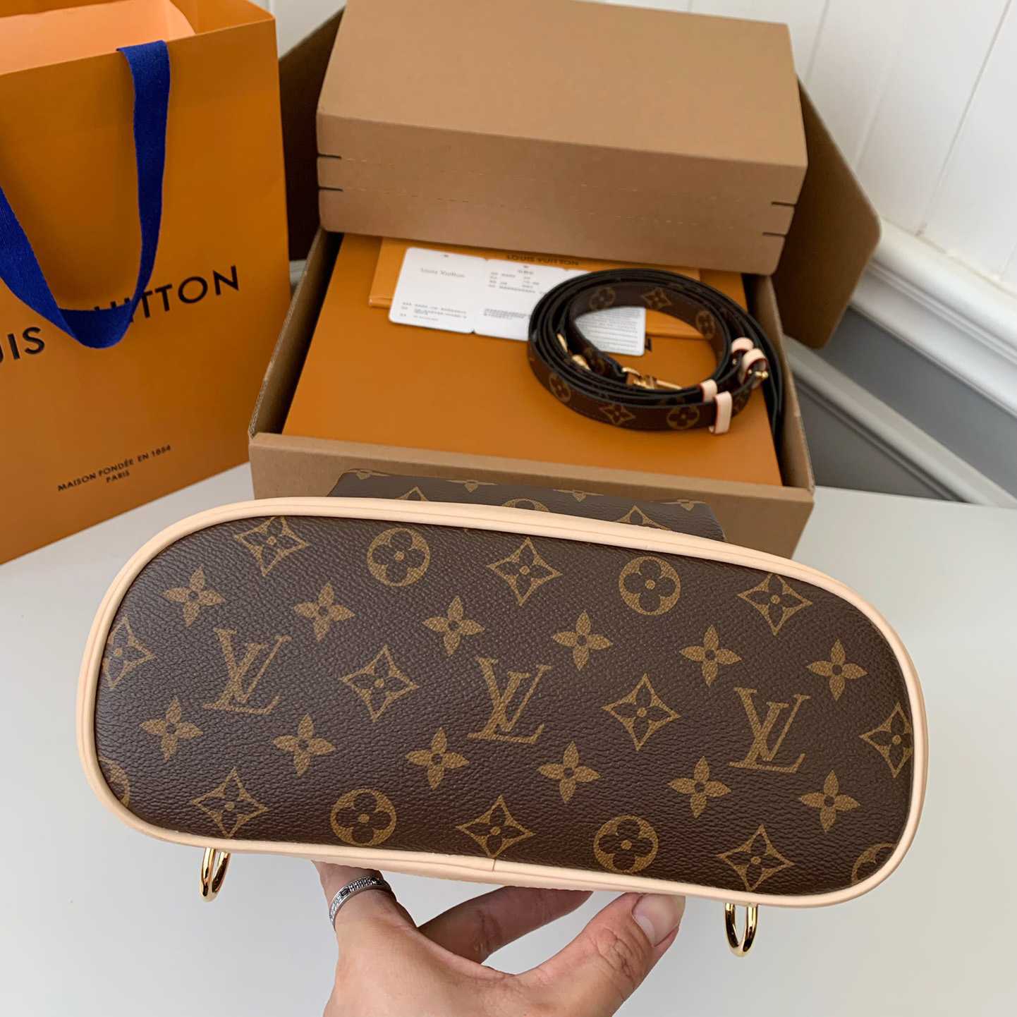 Louis Vuitton Montsouris PM   M11198 - DesignerGu