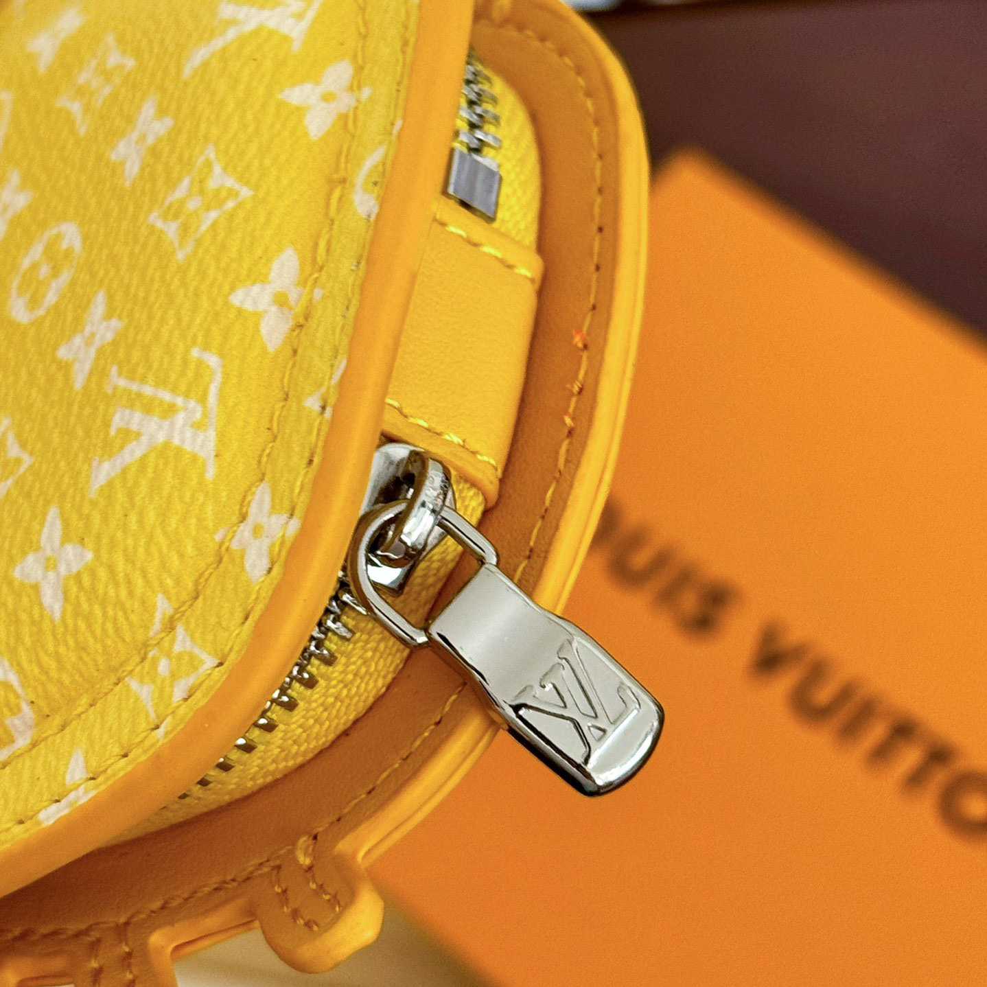 Louis Vuitton LV Crab Bag Charm   M01932 - DesignerGu