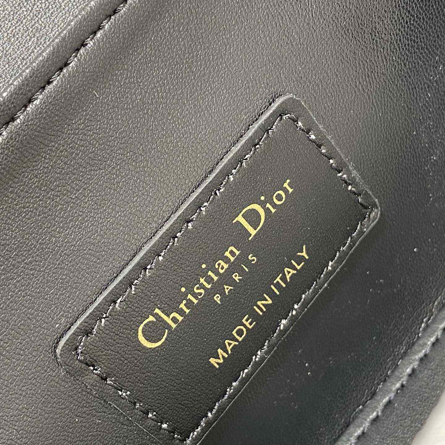 Dior Small 30 Montaigne Avenue Top Handle Bag - DesignerGu