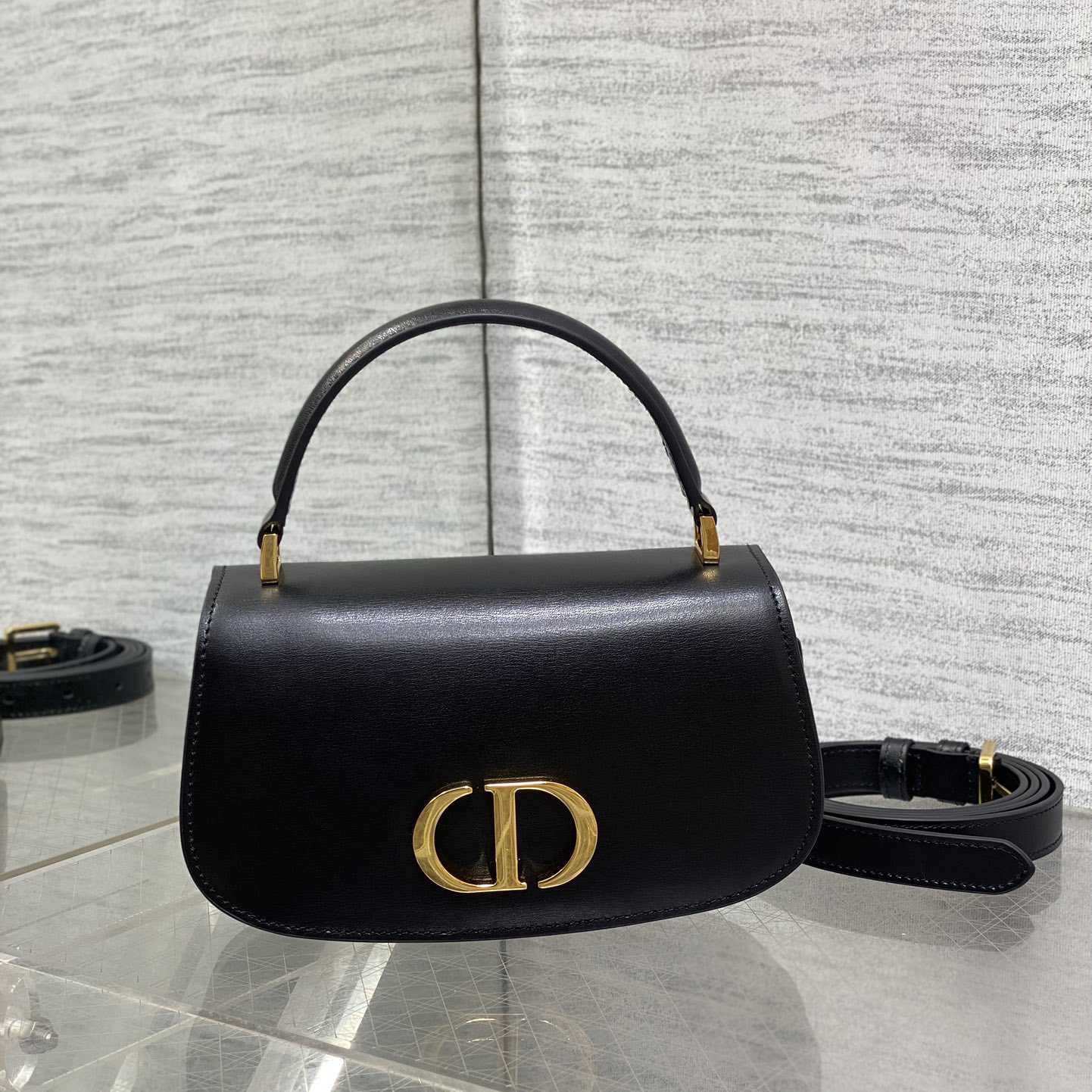 Dior Small 30 Montaigne Avenue Top Handle Bag - DesignerGu