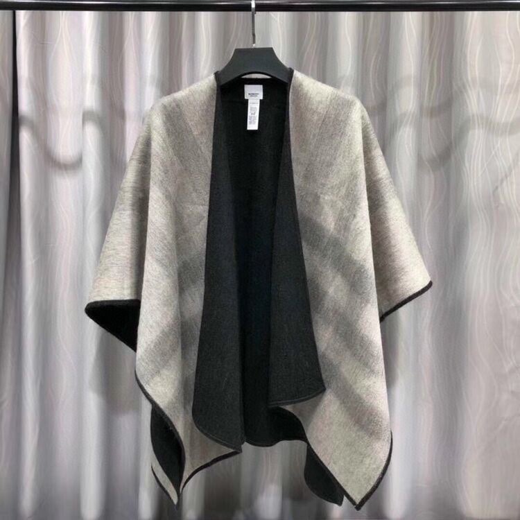 Burberry Charlotte Reversible Wool Felt Cape    140*140cm - DesignerGu