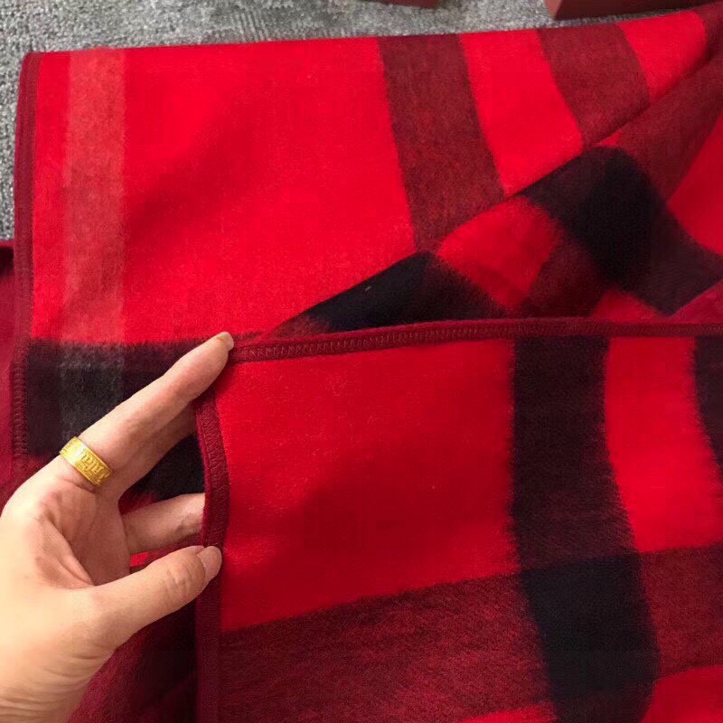 Burberry Charlotte Reversible Wool Felt Cape    140*140cm - DesignerGu