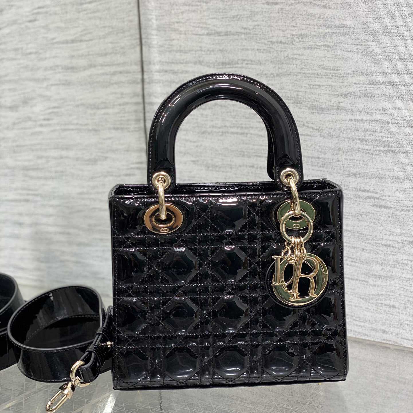 Dior  Lady Dior Bag  20m - DesignerGu