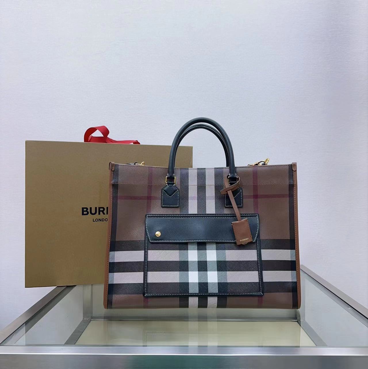 Burberry Medium Freya Tote  - DesignerGu