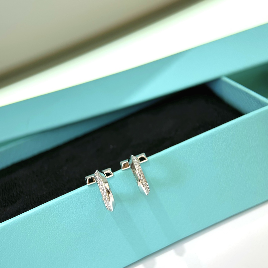 Tiffany & Co. White Gold Earrings - DesignerGu