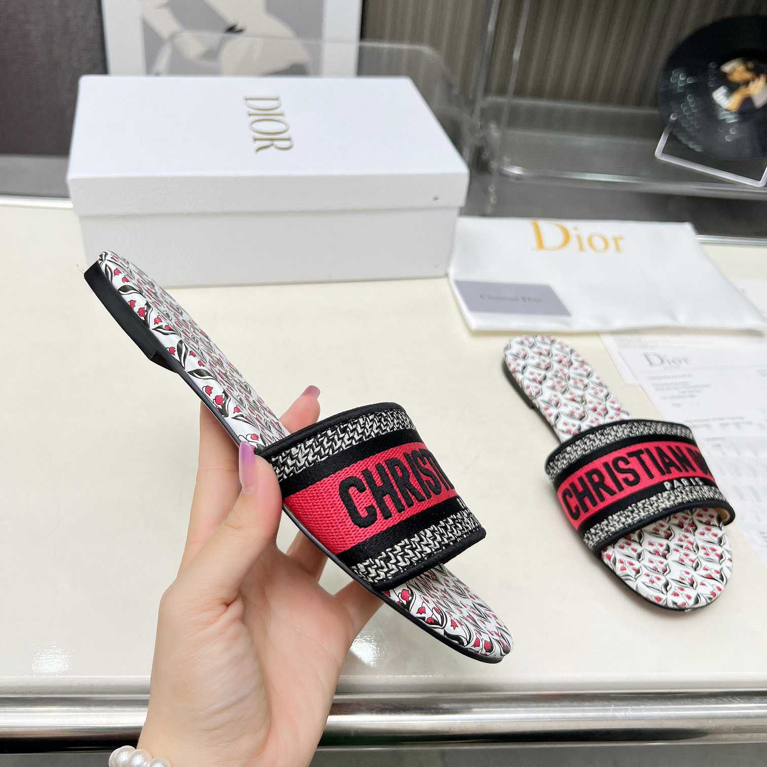 Dior Dioramour Dway Slide - DesignerGu