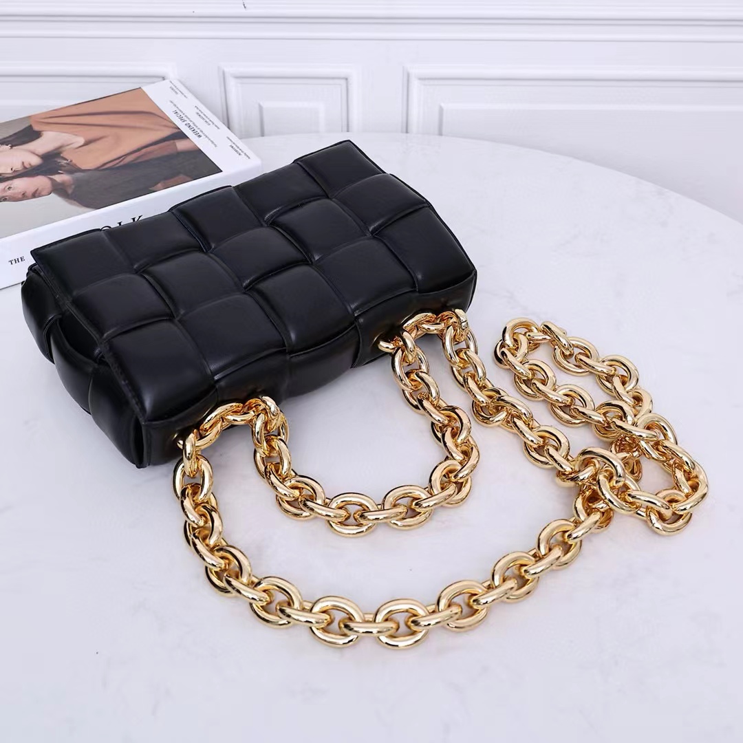 Bottega Veneta Chain Cassette （26*18*8CM） - DesignerGu