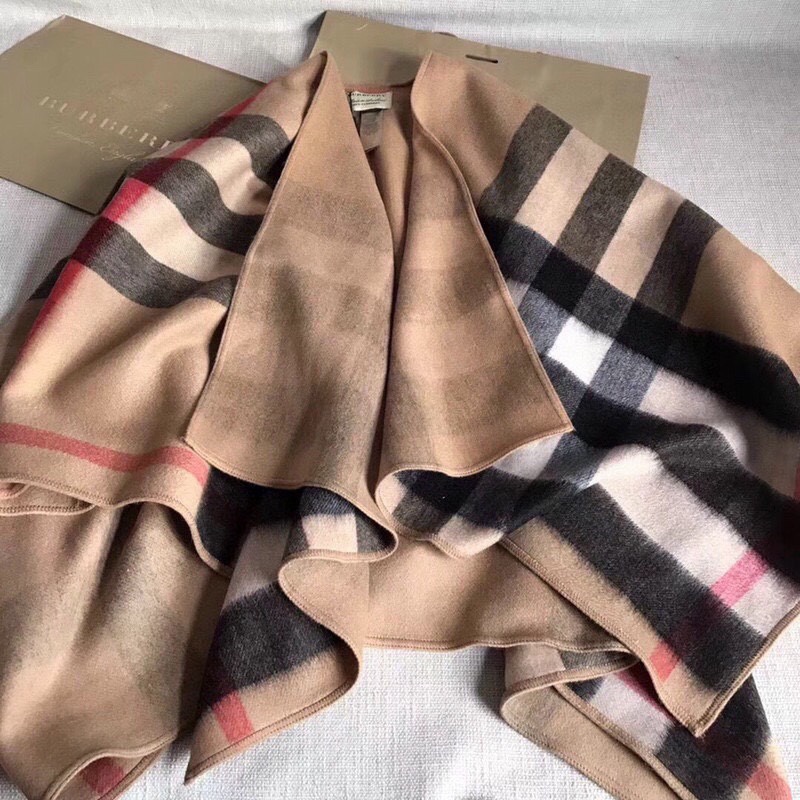 Burberry Charlotte Reversible Wool Felt Cape    140*140cm - DesignerGu