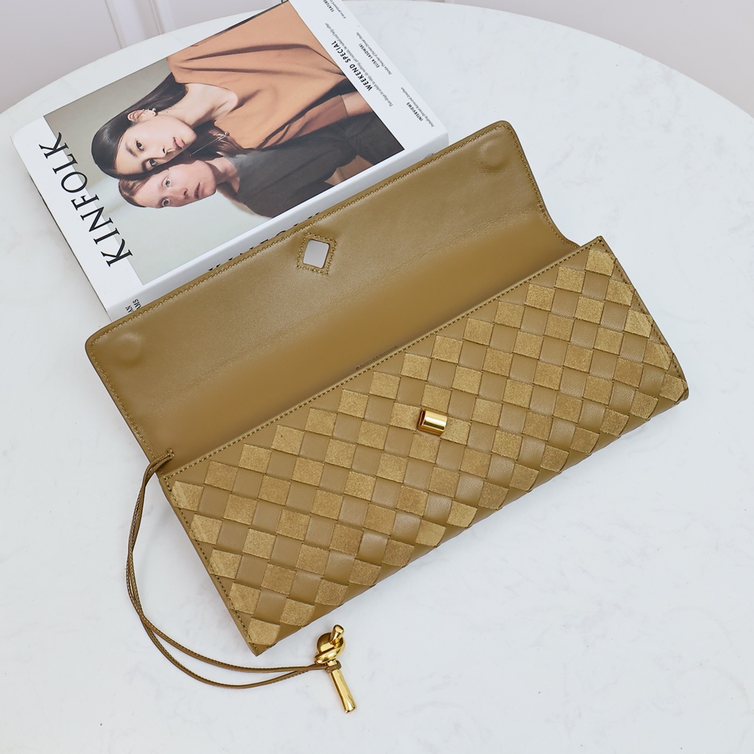 Bottega Veneta Long Clutch Andiamo With Handle - DesignerGu