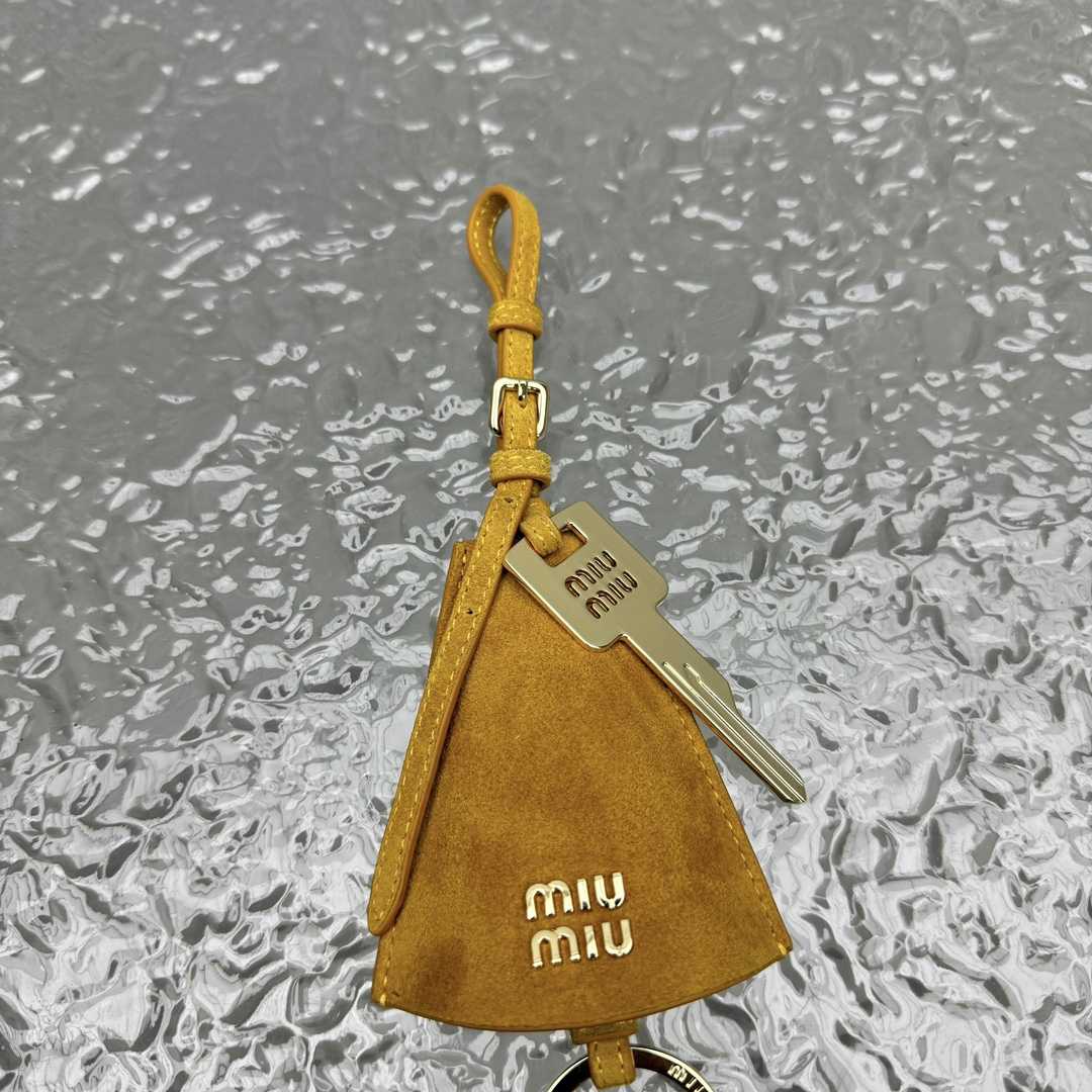 Miu Miu Logo-lettering Leather Trick - DesignerGu