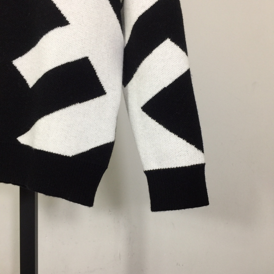 Fendi Logo Sweater - DesignerGu