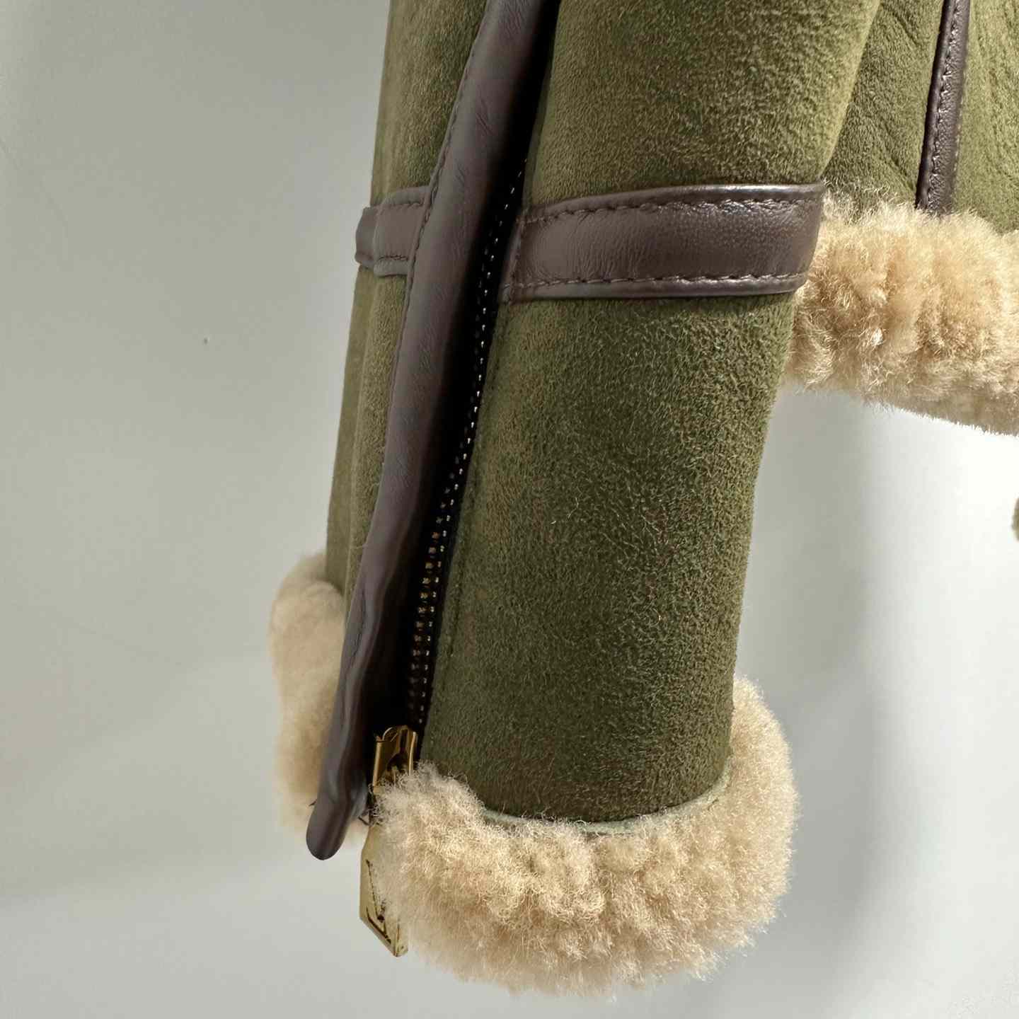 Louis Vuitton Shearling Bombardier   1AFIMP - DesignerGu