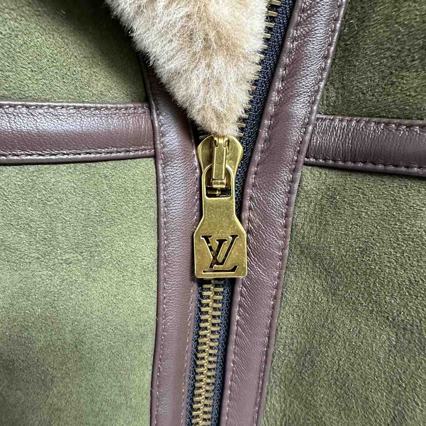 Louis Vuitton Shearling Bombardier   1AFIMP - DesignerGu