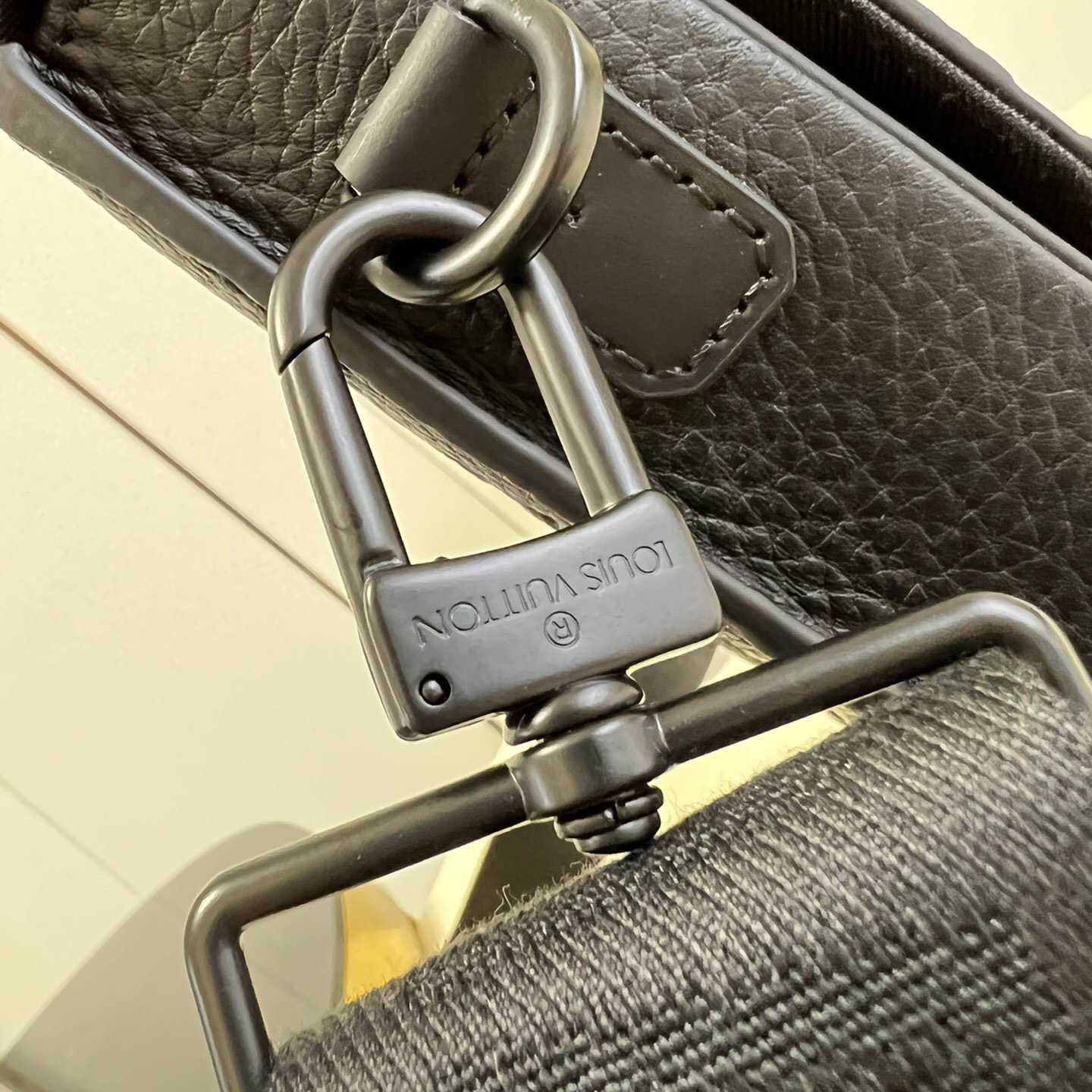 Louis Vuitton S Lock Briefcase   M20835 - DesignerGu