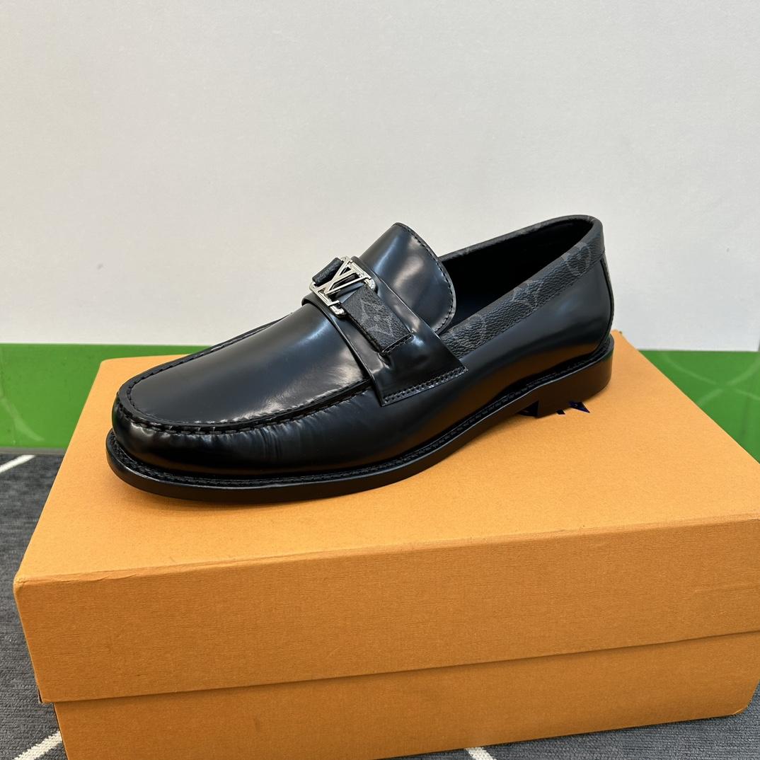 Louis Vuitton Men's Major Leather Loafers - DesignerGu