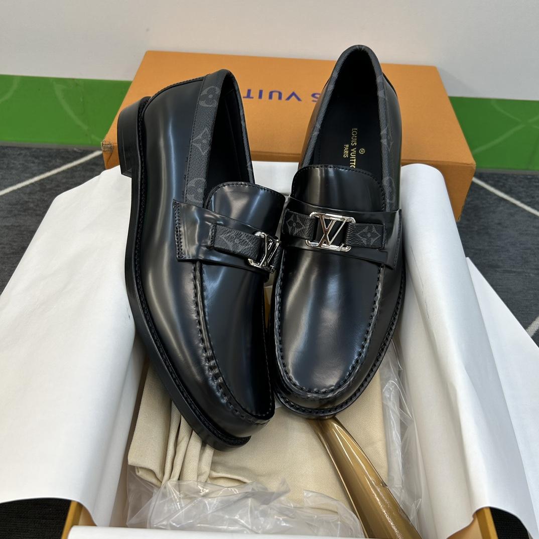 Louis Vuitton Men's Major Leather Loafers - DesignerGu