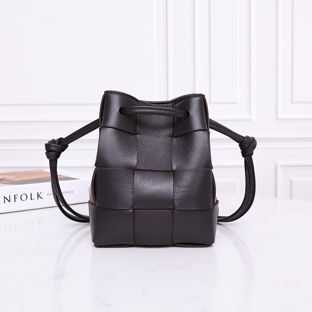 Bottega Veneta Small Cassette Cross-Body Bucket - DesignerGu