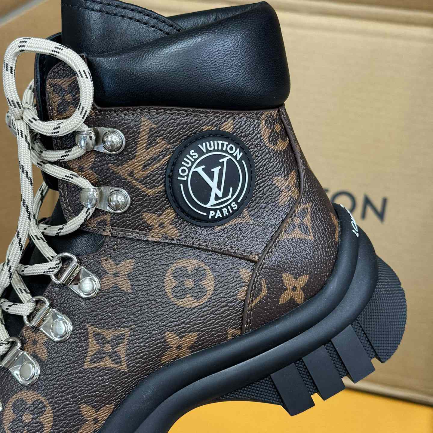 Louis Vuitton Ruby Flat Ranger   - DesignerGu