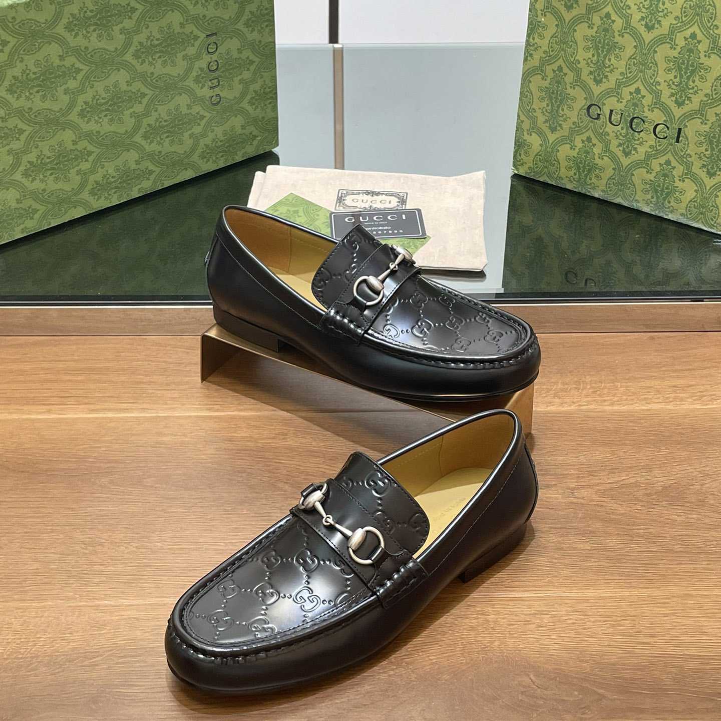 Gucci Men's Loafer With Horsebit - DesignerGu