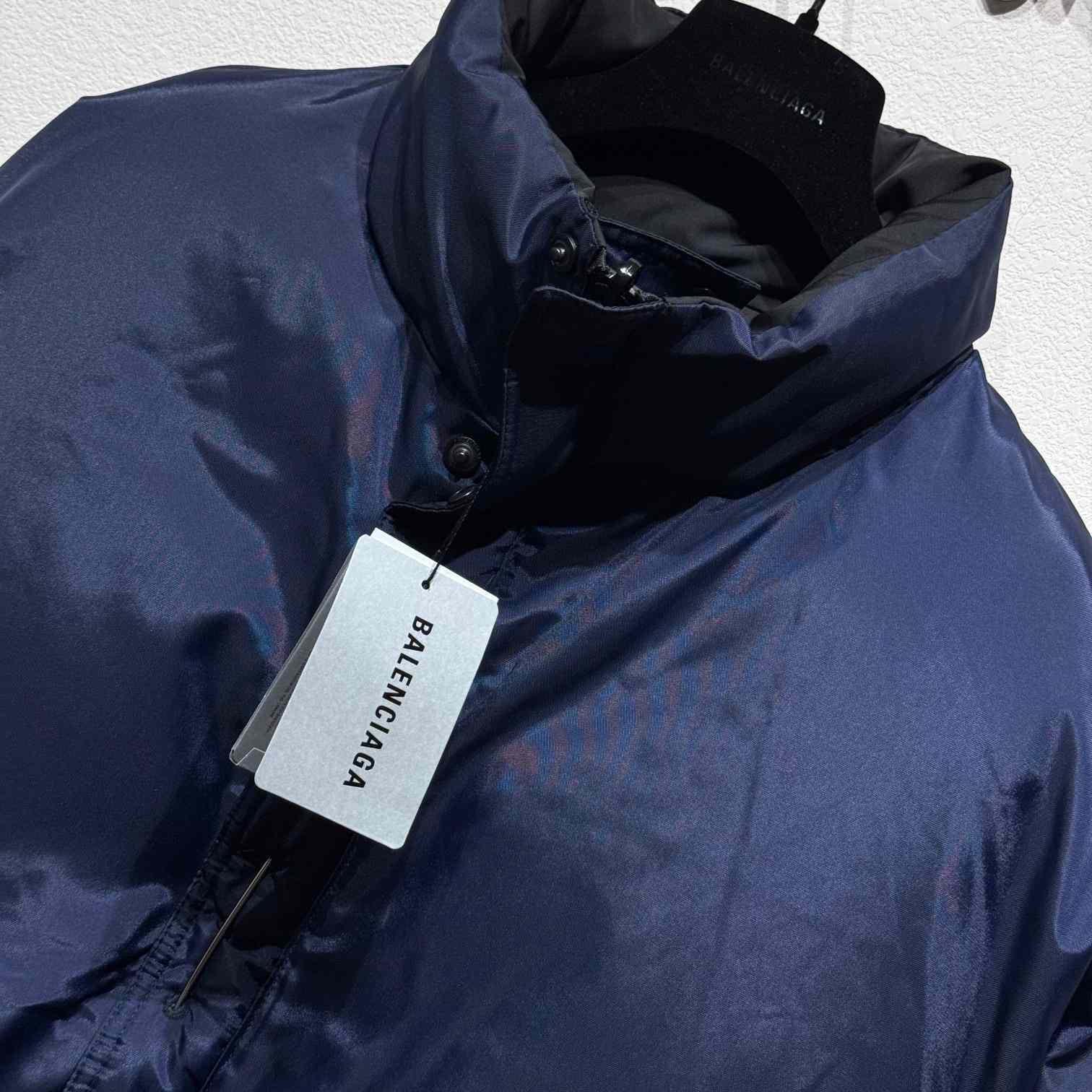 Balenciaga Loop Sports Icon Reversible Puffer In Black - DesignerGu