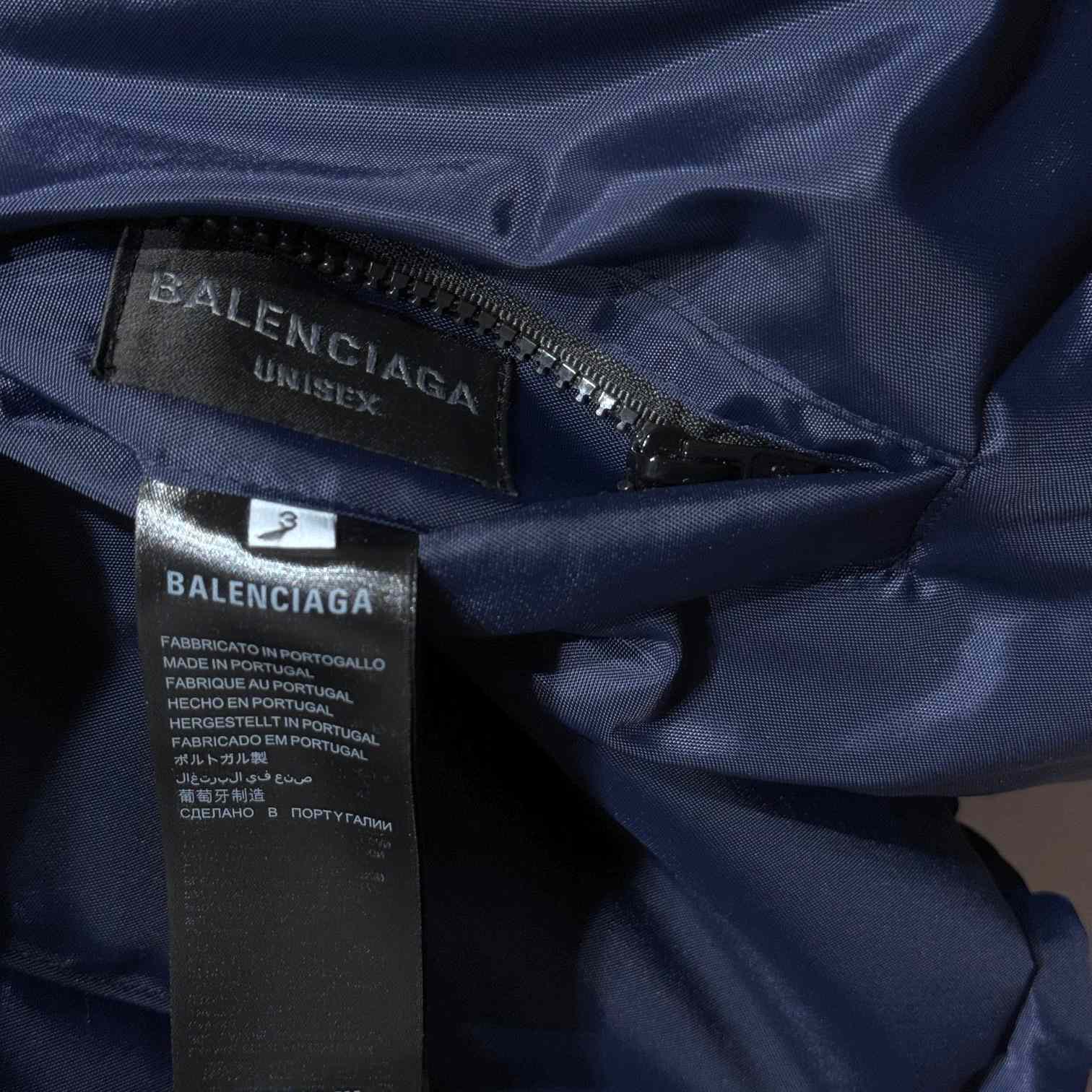 Balenciaga Loop Sports Icon Reversible Puffer In Black - DesignerGu