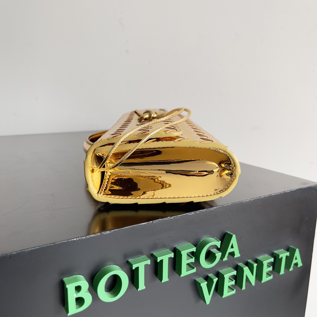 Bottega Veneta Andiamo Clutch 31*13*3cm - DesignerGu