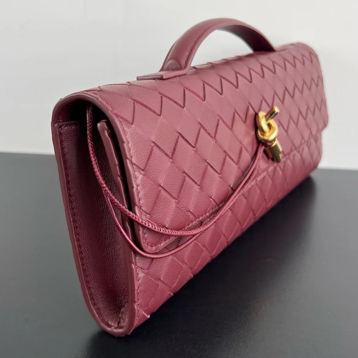 Bottega Veneta Andiamo Clutch - DesignerGu