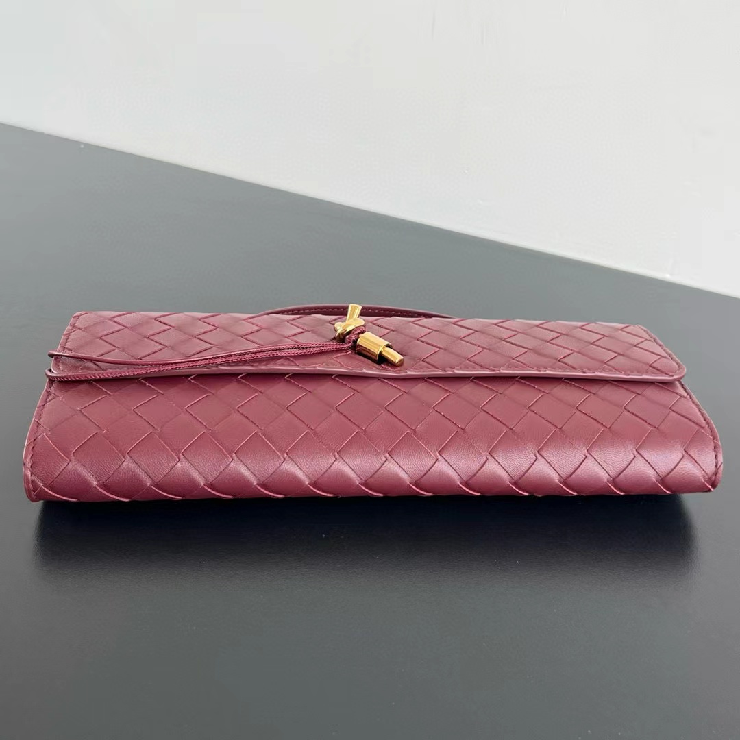 Bottega Veneta Andiamo Clutch - DesignerGu