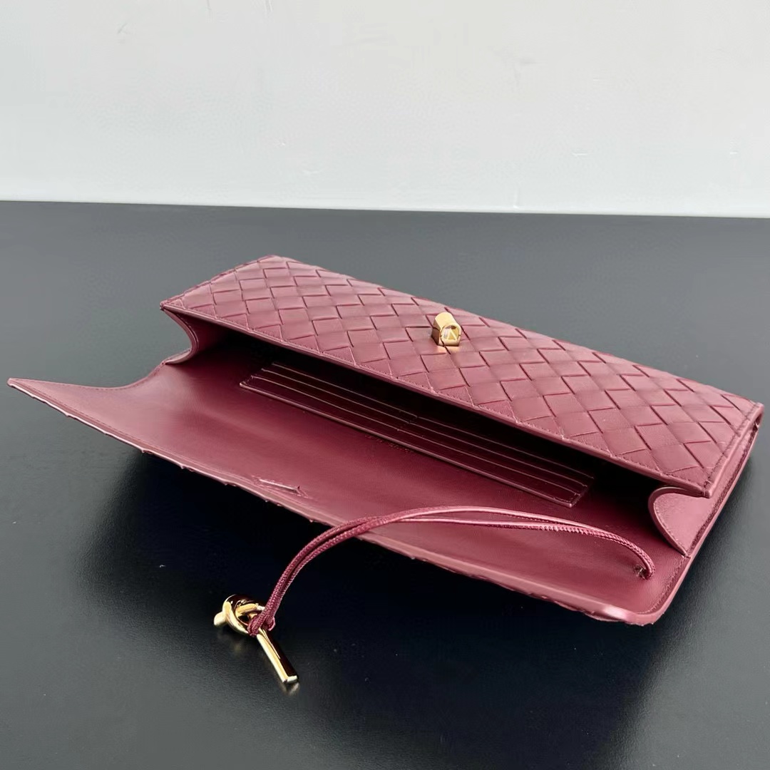 Bottega Veneta Andiamo Clutch - DesignerGu