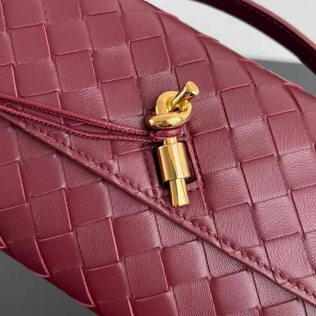 Bottega Veneta Andiamo Clutch - DesignerGu