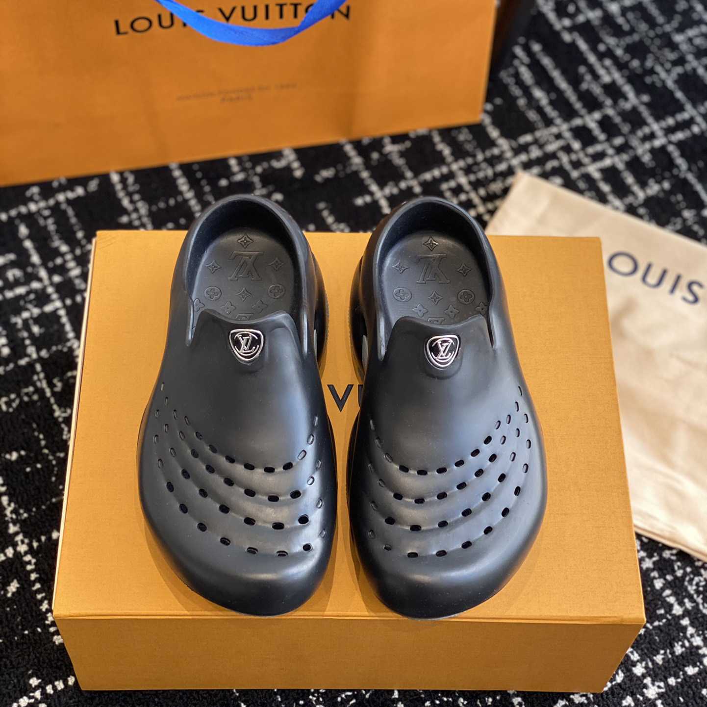 Louis Vuitton LV Shark Clog   1ABSN3 - DesignerGu