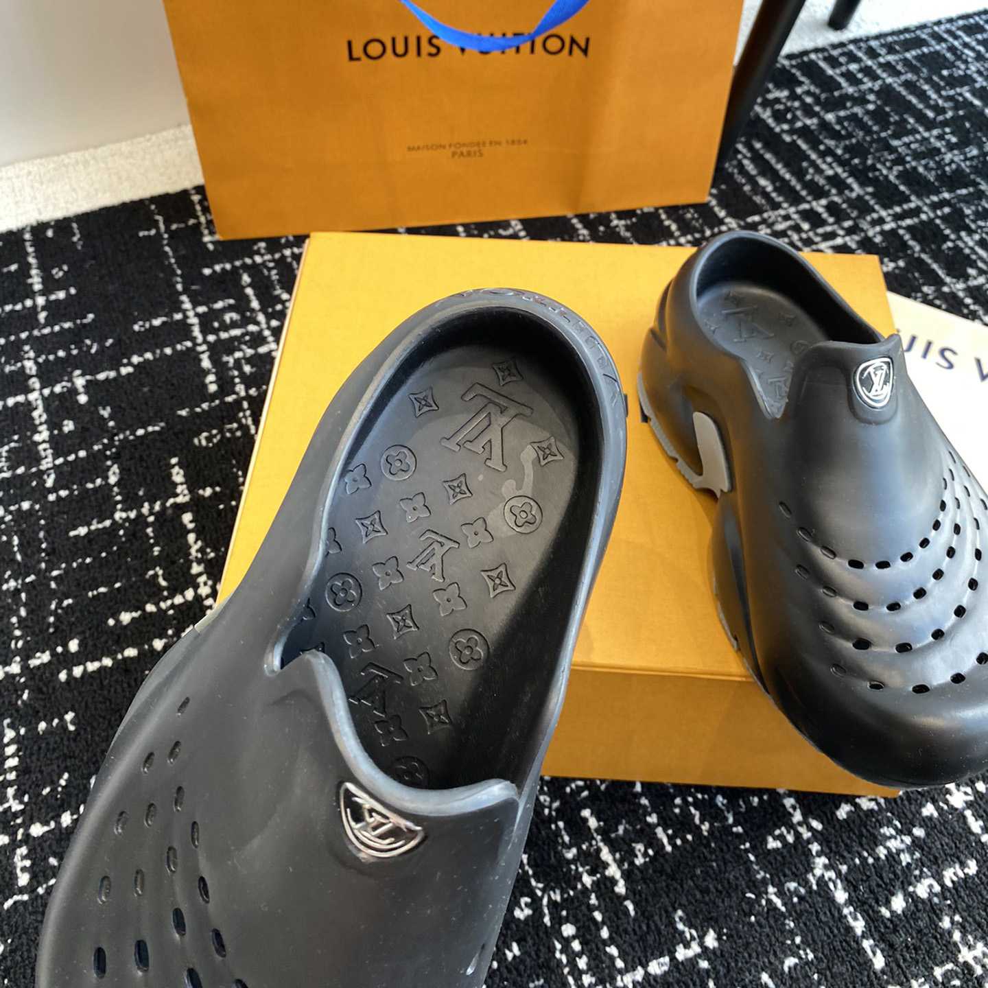 Louis Vuitton LV Shark Clog   1ABSN3 - DesignerGu