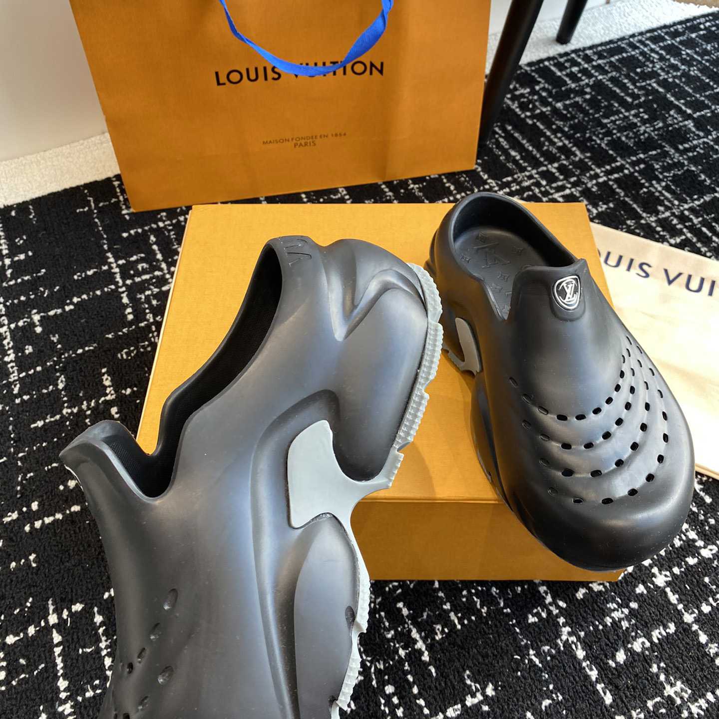 Louis Vuitton LV Shark Clog   1ABSN3 - DesignerGu