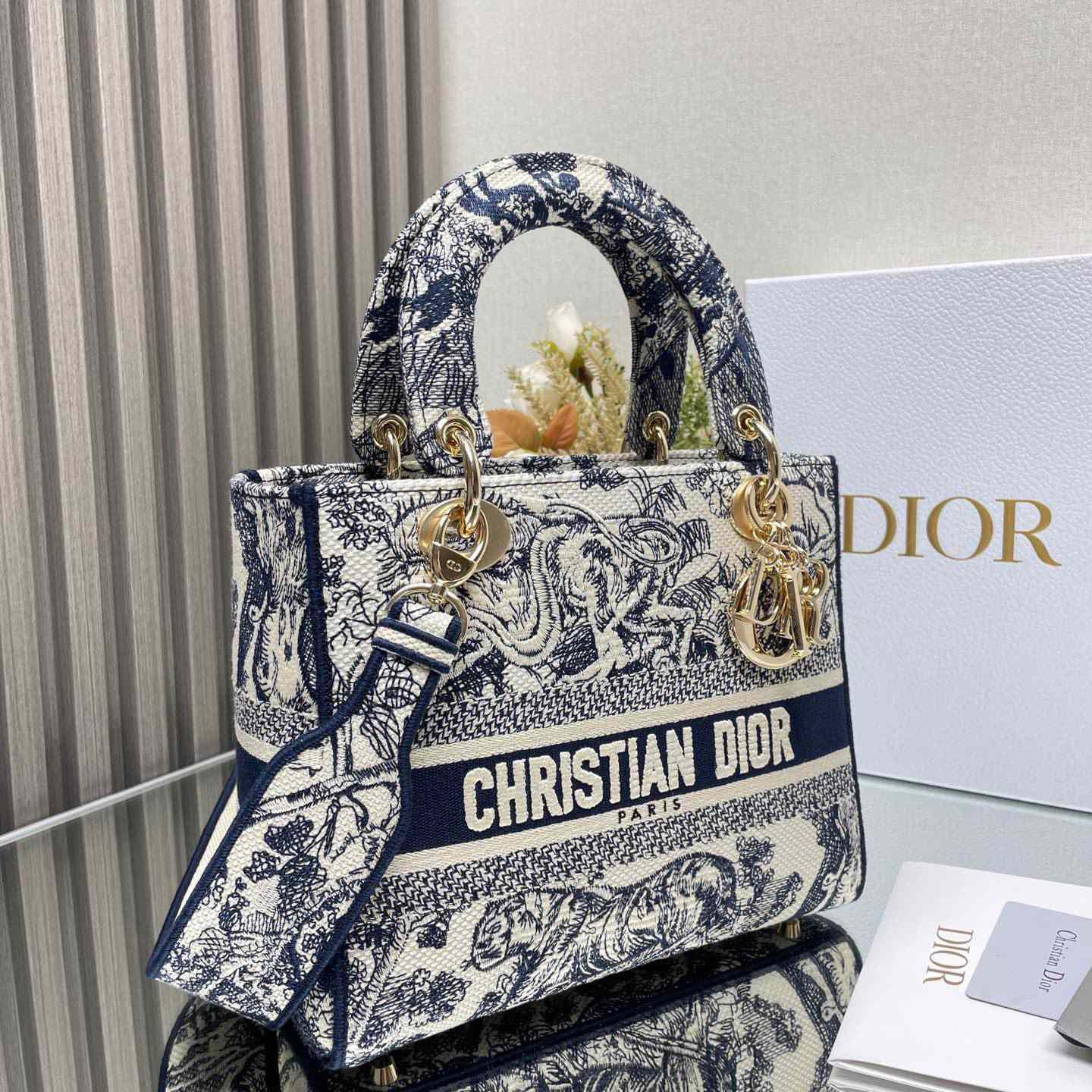 Dior Dioramour Medium Lady D-Lite Bag - DesignerGu