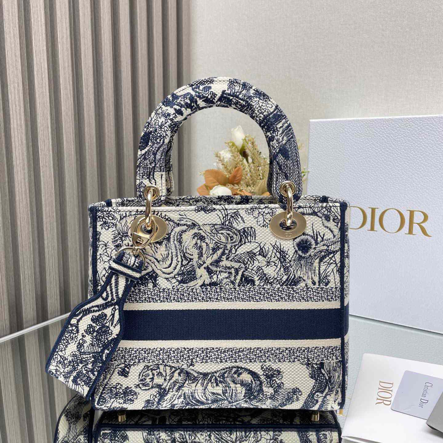 Dior Dioramour Medium Lady D-Lite Bag - DesignerGu