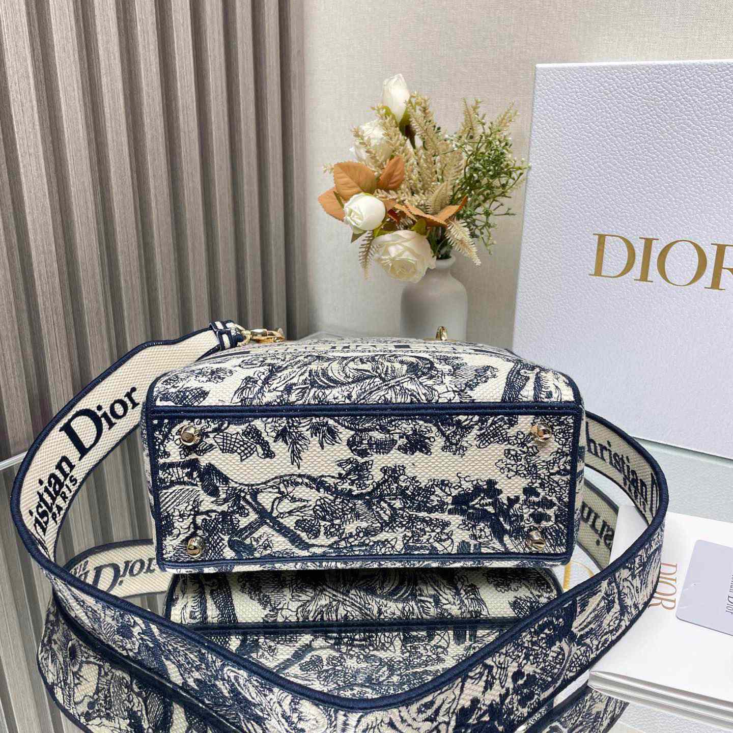 Dior Dioramour Medium Lady D-Lite Bag - DesignerGu