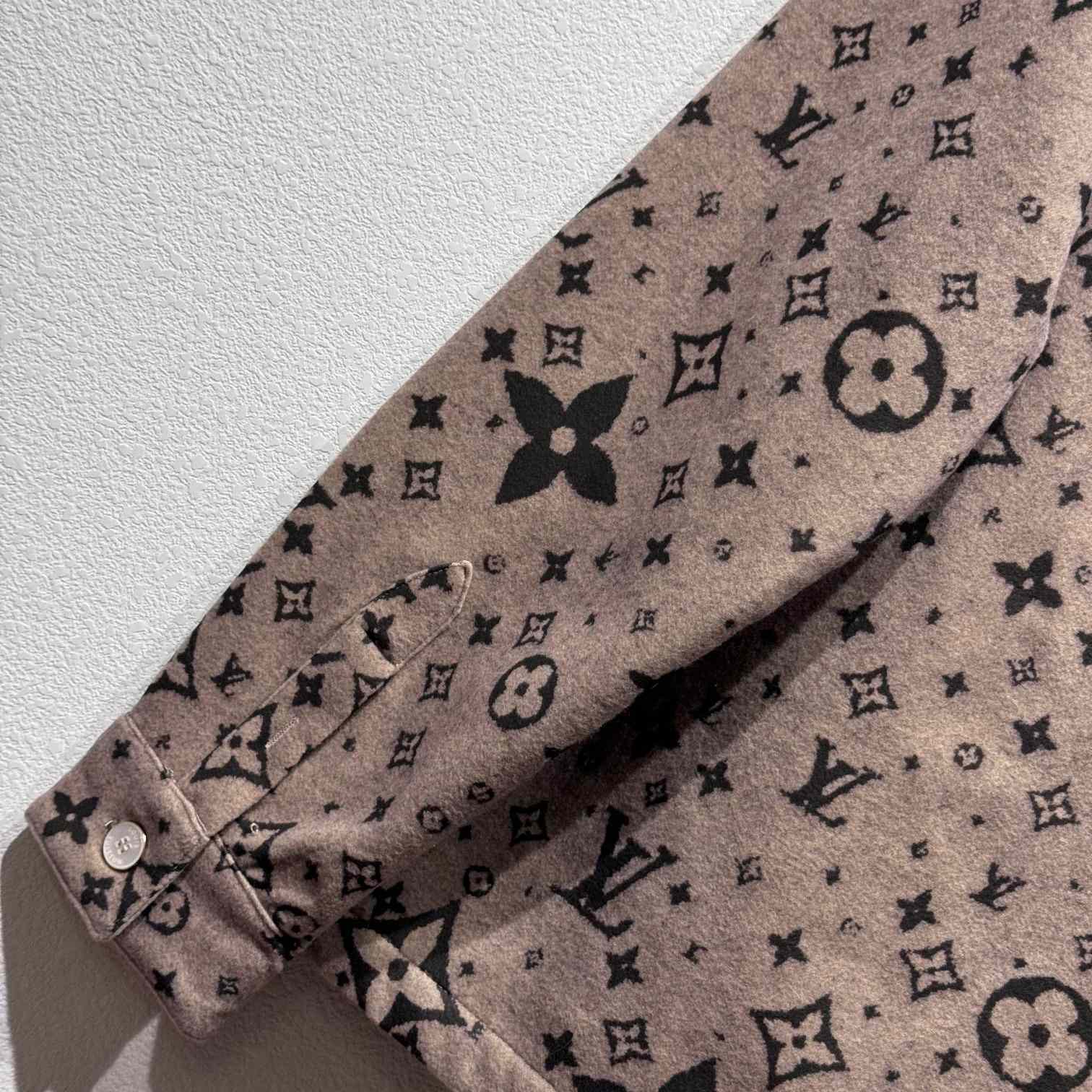 Louis Vuitton Monogram Double Face Wool, Silk And Cashmere-Blend Overshirt  1AFYF7 - DesignerGu