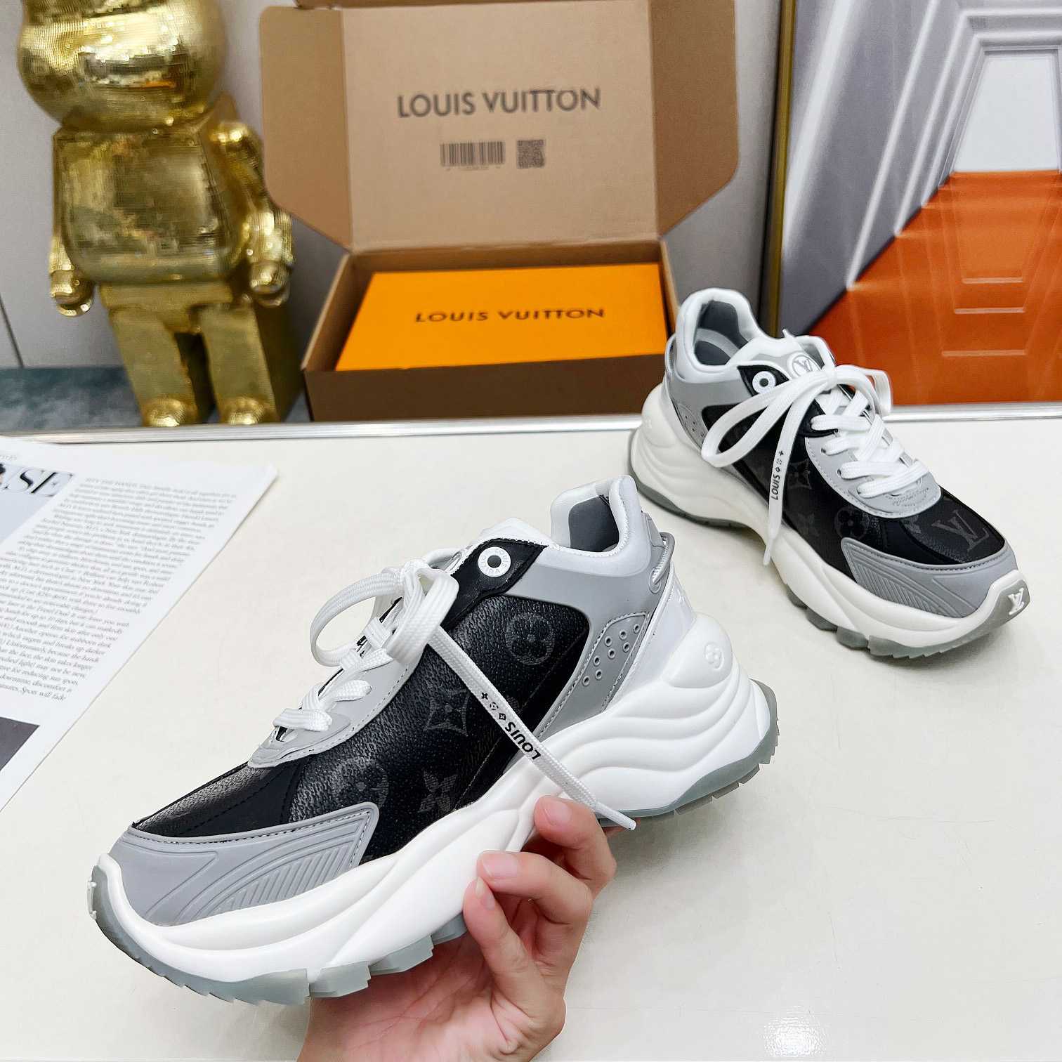 Louis Vuitton Run 55 Sneaker        1AD2MR - DesignerGu