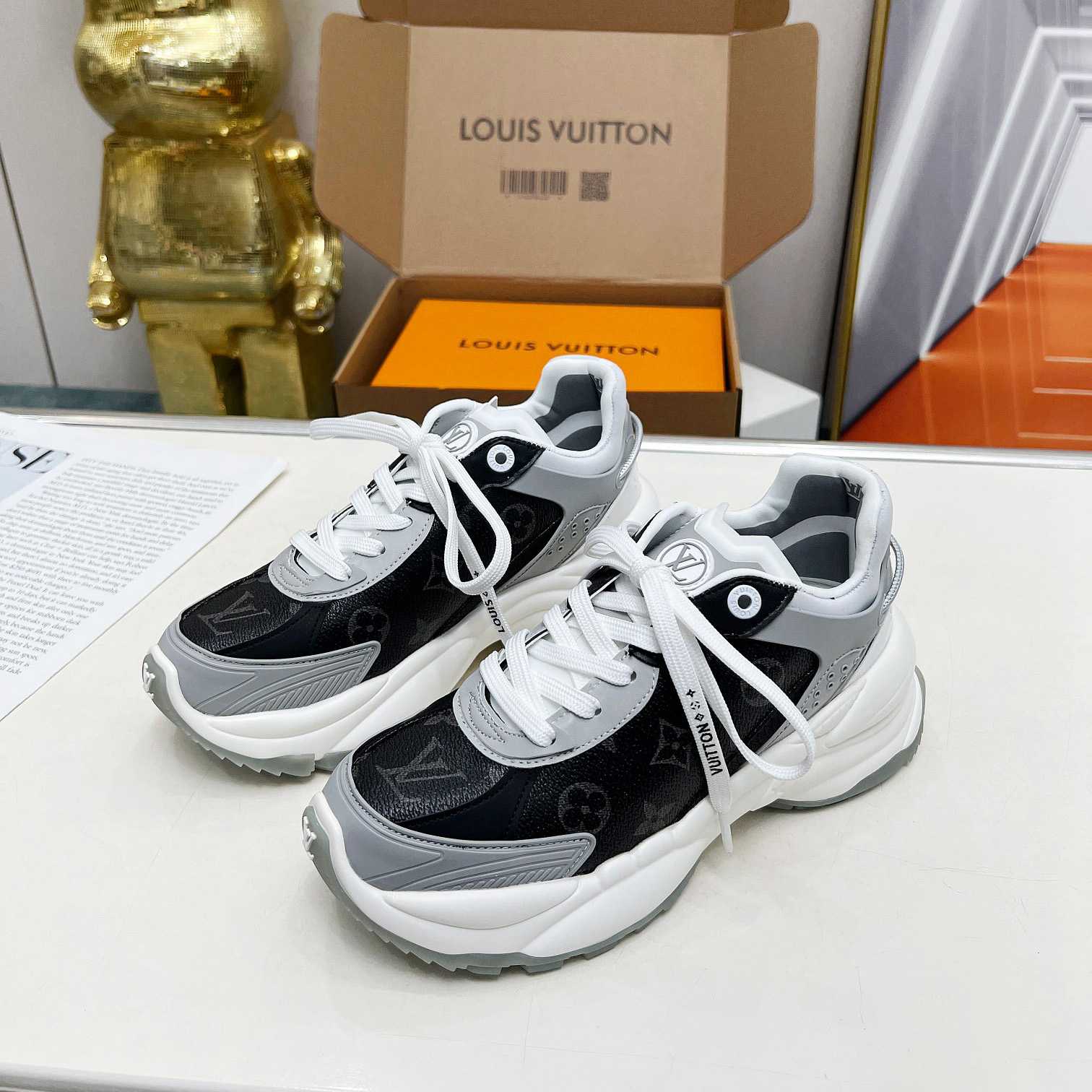 Louis Vuitton Run 55 Sneaker        1AD2MR - DesignerGu