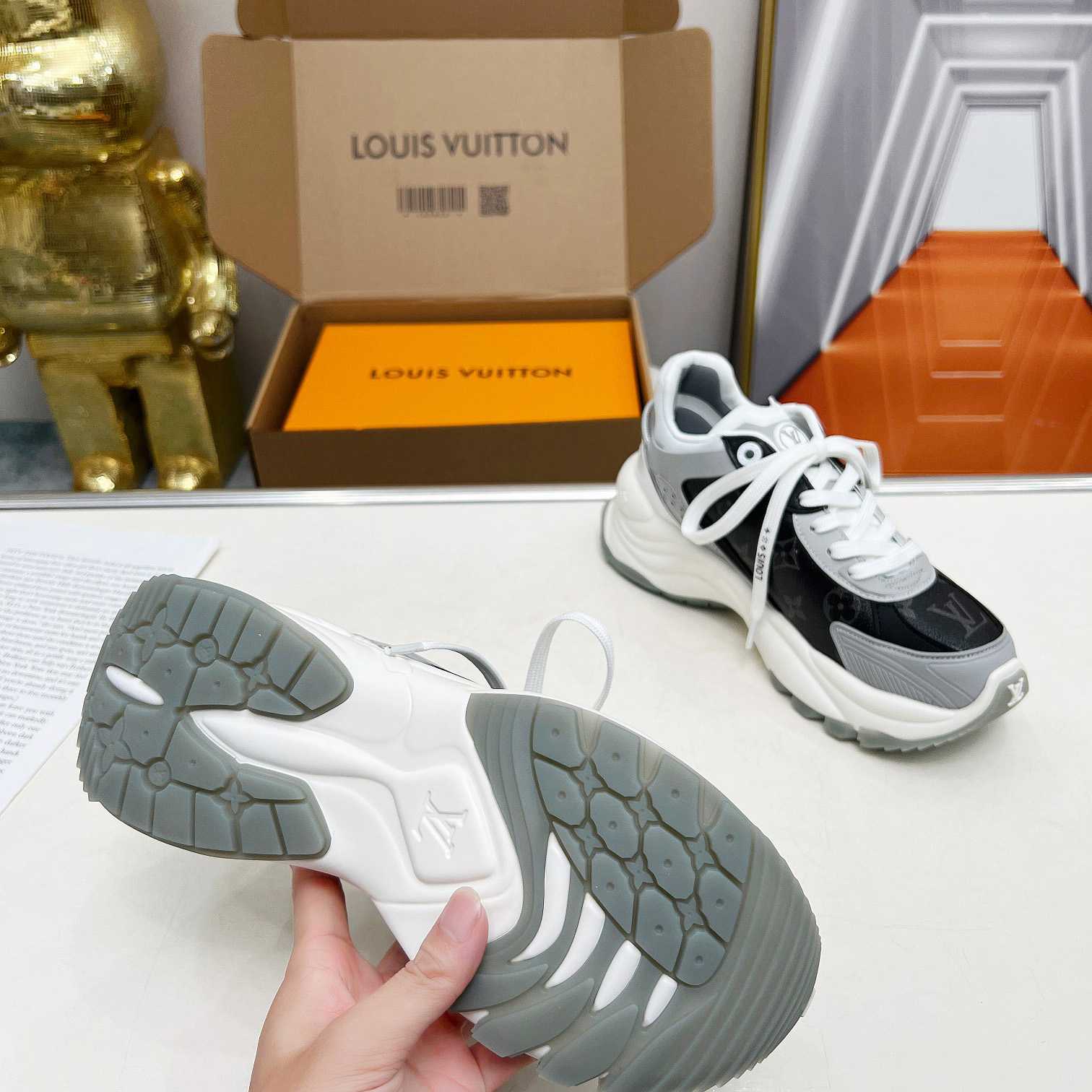 Louis Vuitton Run 55 Sneaker        1AD2MR - DesignerGu