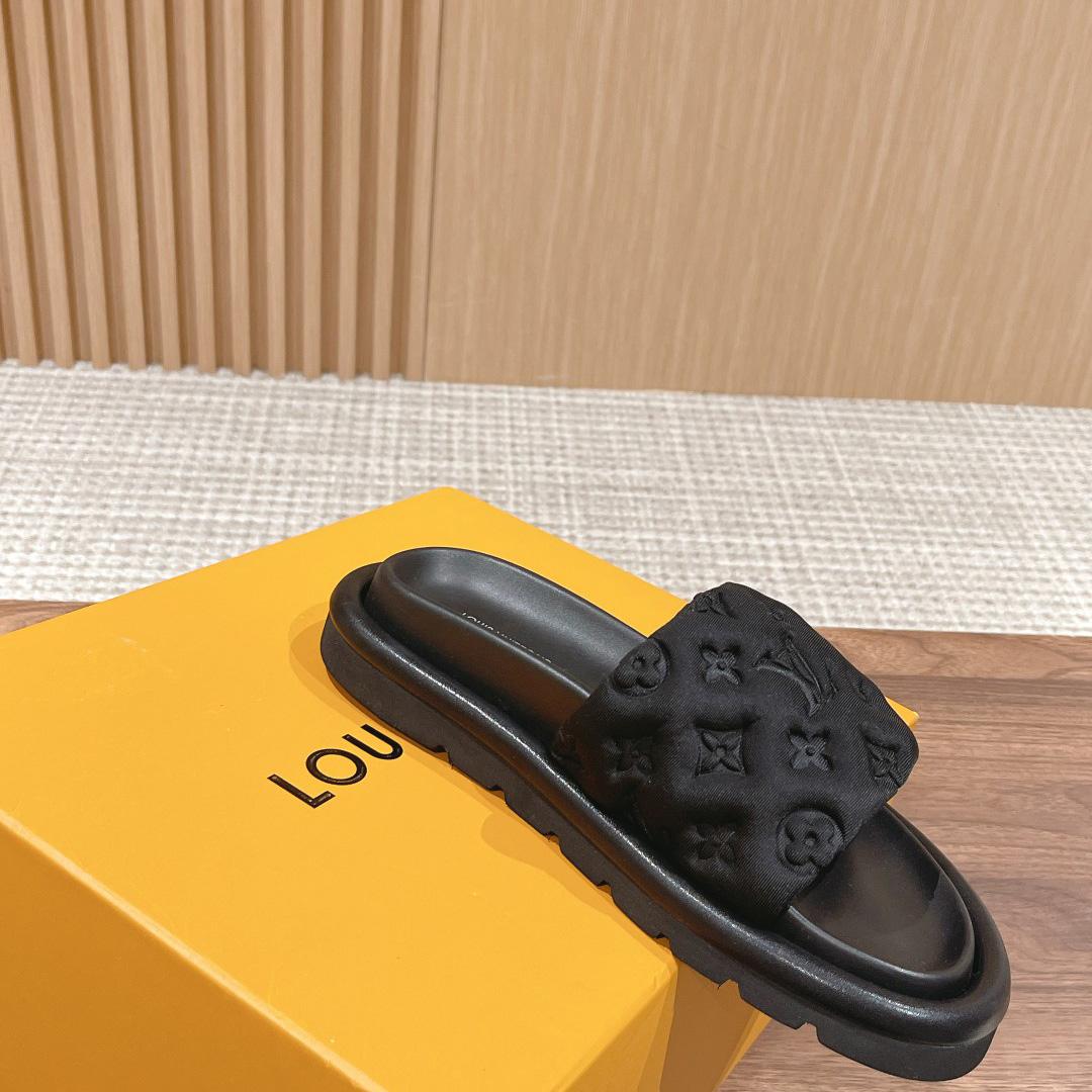 Louis Vuitton Pool Pillow Comfort Mules - DesignerGu