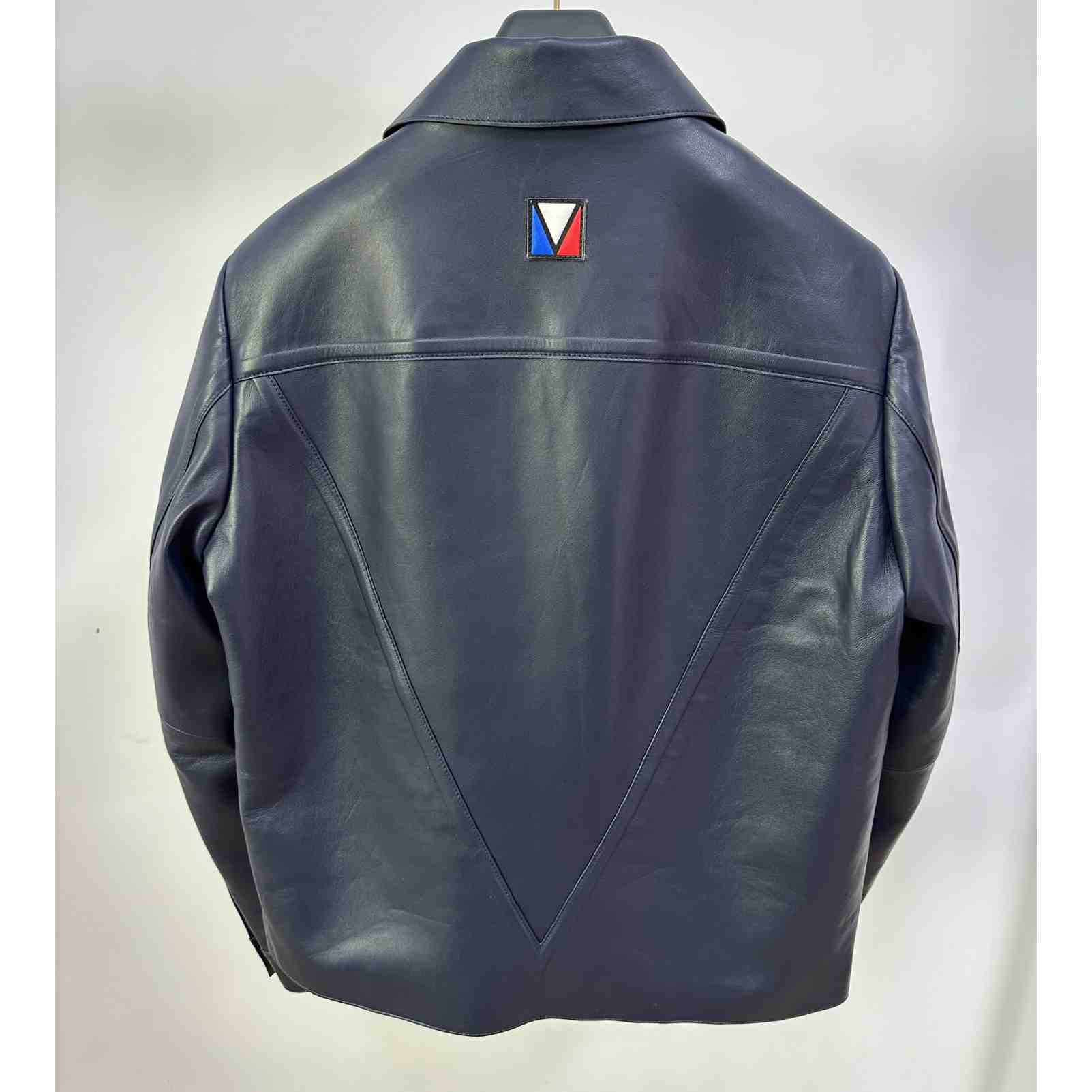 Louis Vuitton Chic Leather Blouson With 3D Details   1AFVPT - DesignerGu