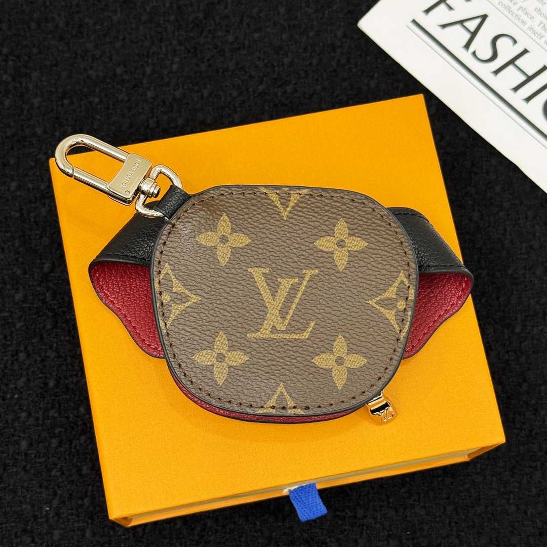 Louis Vuitton 57th Street NYC LV Dog Bag Charm  M02272 - DesignerGu