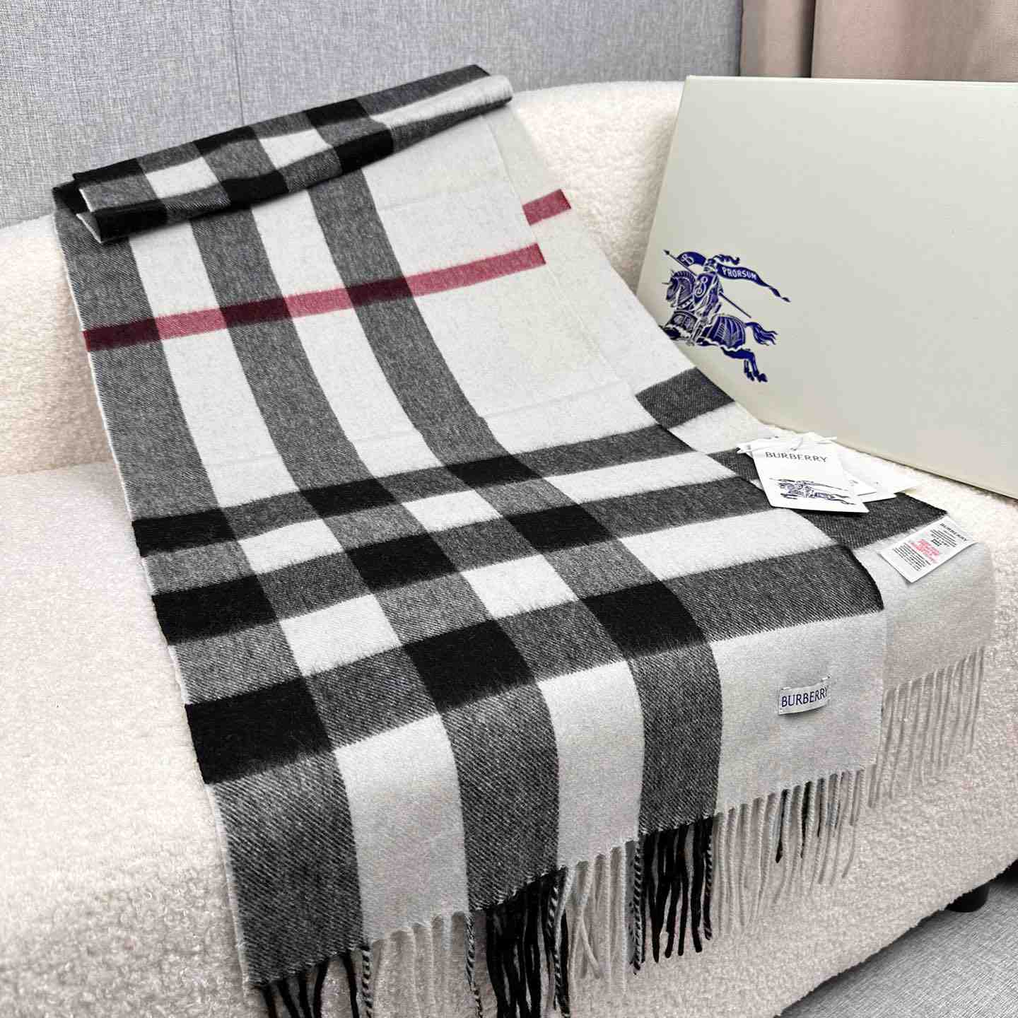 Burberry Scarf   180*40cm - DesignerGu