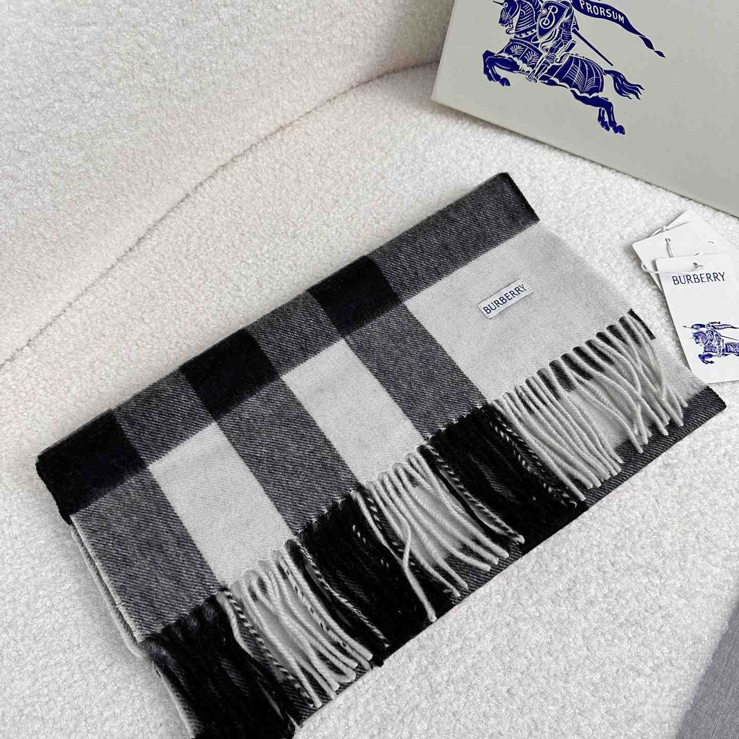 Burberry Scarf   180*40cm - DesignerGu